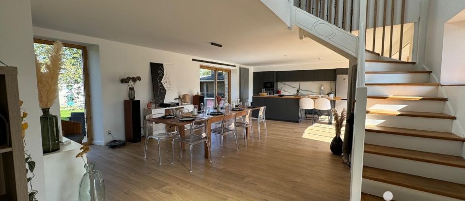 Country home 5 rooms of 200 m² in Tinténiac (35190)