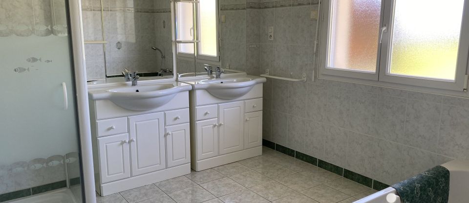 Longere 5 rooms of 158 m² in Tonquédec (22140)