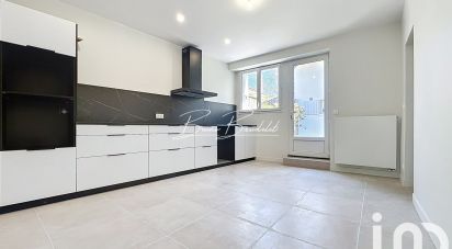 Townhouse 7 rooms of 200 m² in La Sauve (33670)