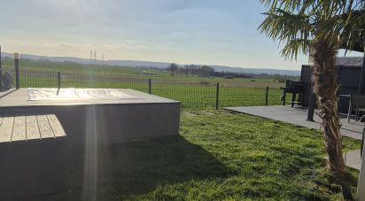 Maison 4 pièces de 99 m² à Charly-Oradour (57640)