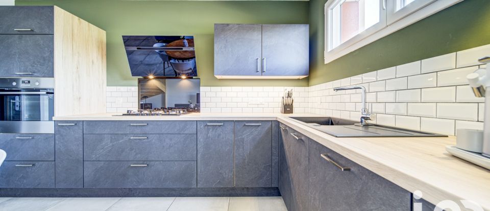 Maison 5 pièces de 105 m² à Ay-sur-Moselle (57300)