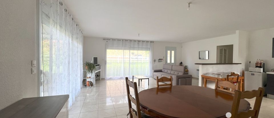 Maison traditionnelle 5 pièces de 110 m² à Uchacq-et-Parentis (40090)