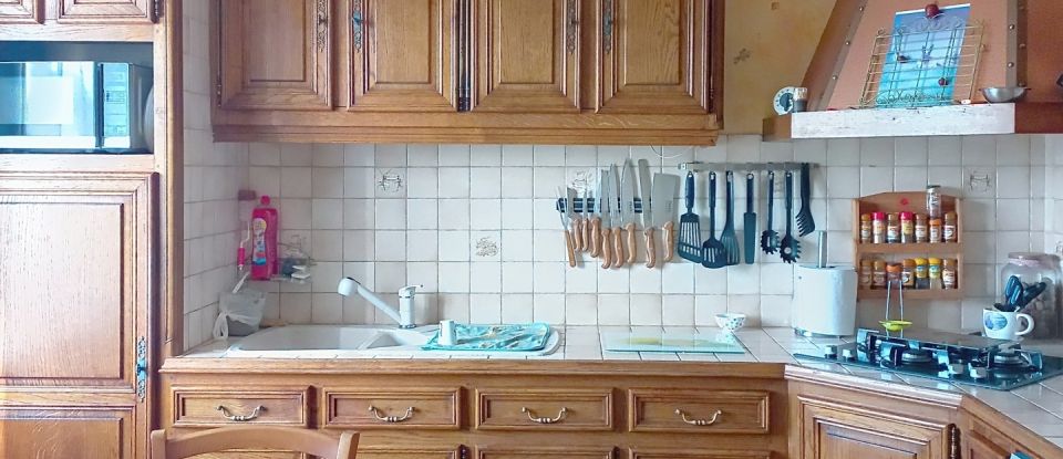 House 5 rooms of 91 m² in VILLEDIEU-LES-POÊLES (50800)