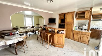 House 8 rooms of 200 m² in Le Dézert (50620)