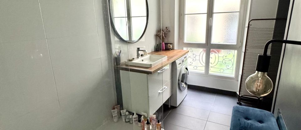 Apartment 4 rooms of 65 m² in Paris (75009)