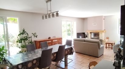 Maison 6 pièces de 130 m² à Vailhauquès (34570)