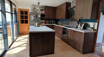 House 8 rooms of 145 m² in Mesnard-la-Barotière (85500)