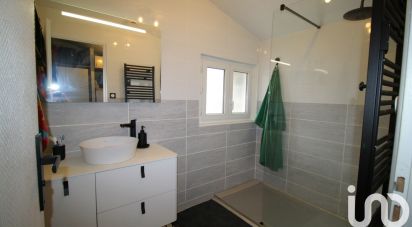 House 4 rooms of 64 m² in Pluméliau (56930)